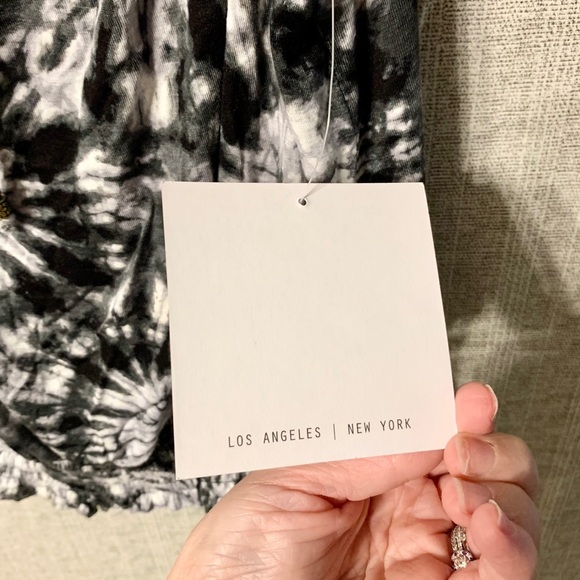 BOWS&SPIKES NWT Sleeveless Off-the-Shoulder Top - Picture 3 of 7